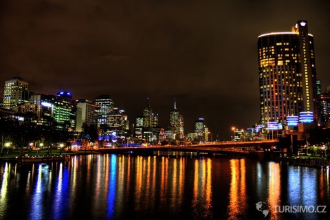 Město Melbourne v noci, autor: AdamSelwood